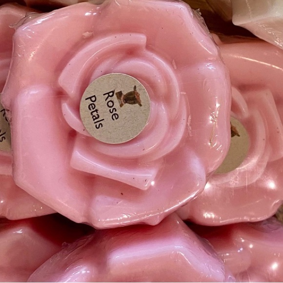 🆕 Carmelite Oaks Farm Rose Petals Goat Milk Soap - Picture 2 of 4